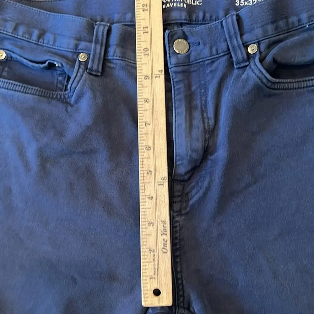 Banana Republic Men's Navy Travelers Athletic Tapered Fit Size 35x32